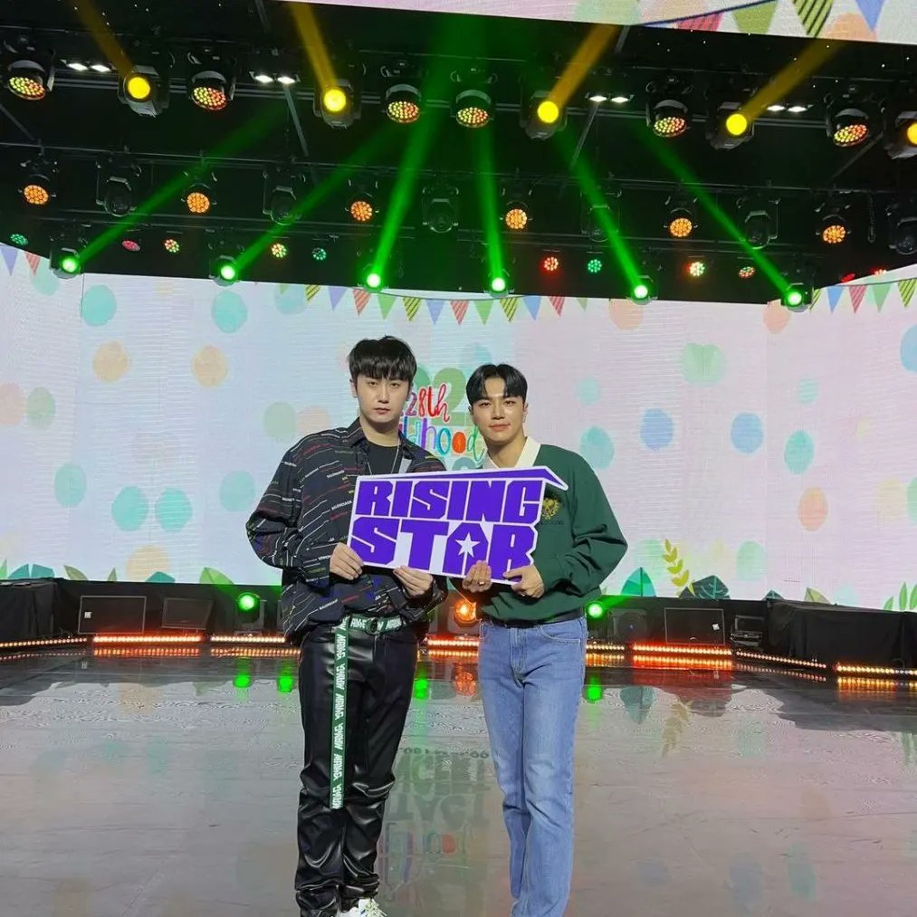 YES_ArgOFICIAL's tweet photo. #SS501 #HeoYoungSaeng

Heo Young Saeng  en Rising Star
11.05.22 en Ig. https://t.co/BMuT1K41CS