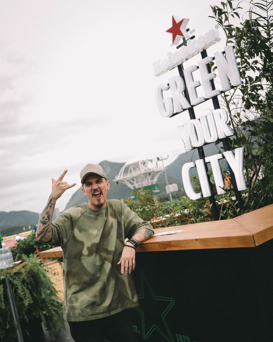 multishow's tweet photo. Uma vista é uma vista. 😮‍💨 O @Christian_fig visitou o lounge da @heinekenbr e mandou pra gente essa foto. Nós estamos como: 😍🤩 
#GreenYourCity #RockYourCity #Publicidade #AprecieComModeração #ProdutoDestinadoaAdultos https://t.co/jvYqAIvfBL
