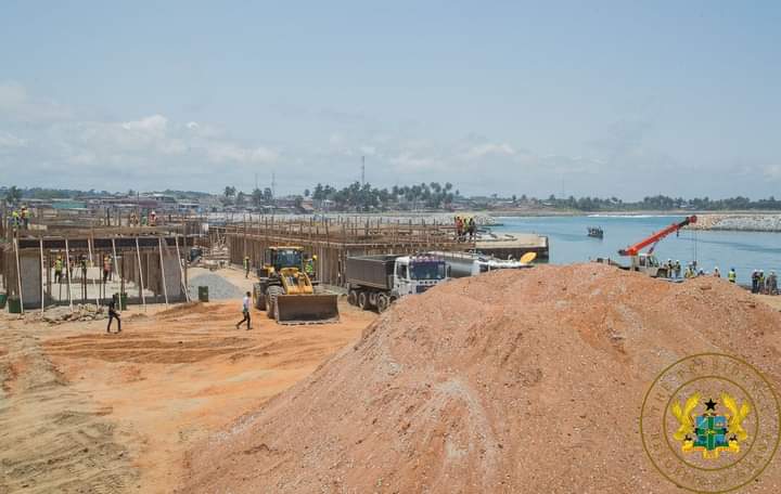 edinabotweku's tweet photo. The President of the Republic, Nana Addo Dankwa Akufo-Addo, on Saturday, 3rd September 2022, inspected ongoing work on the construction of the Elmina Fishing Harbour, as part of his 2-day working visit of the Central Region.
#edina #visitelmina #elmina #discoverelmina @gyaigyimii https://t.co/Ad1Yyf4bQG