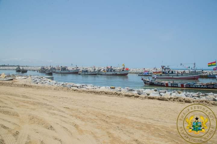 edinabotweku's tweet photo. The President of the Republic, Nana Addo Dankwa Akufo-Addo, on Saturday, 3rd September 2022, inspected ongoing work on the construction of the Elmina Fishing Harbour, as part of his 2-day working visit of the Central Region.
#edina #visitelmina #elmina #discoverelmina @gyaigyimii https://t.co/Ad1Yyf4bQG