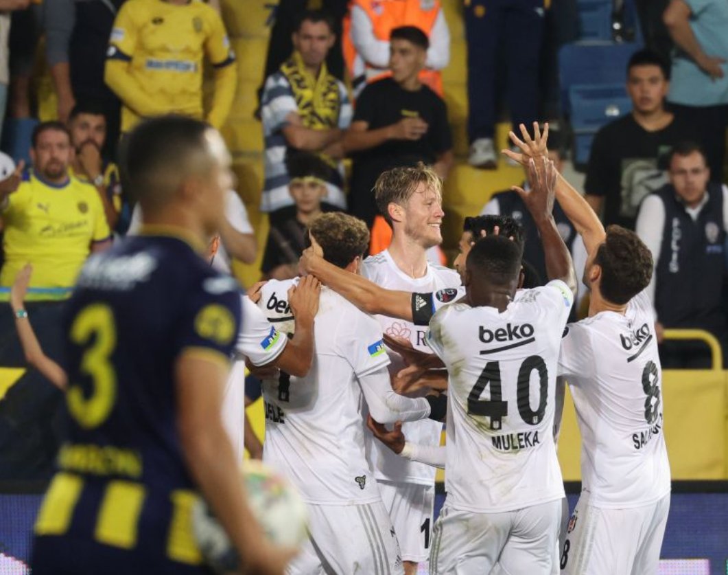 Hayvan terbiyecisi... #Weghorst 

#ANKvBJK