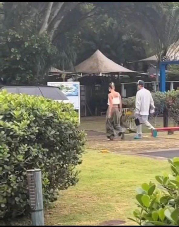 biebersmaniabr's tweet photo. Justin Bieber e Hailey Bieber no Rio de Janeiro hoje. Oficialmente os dois estão em solo brasileiro. https://t.co/YRKNX3DqlY