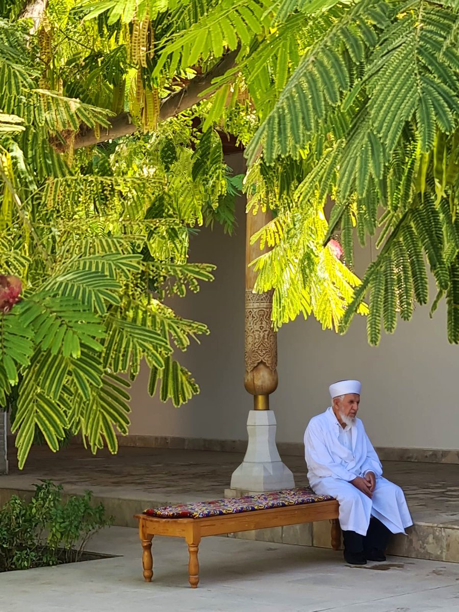 Hürmet içün eyle Ya Rab Nusratı, 
İndir bize fazlın ile rahmeti,
Gönlümüz eyle şad ile küşad,
Kalbimize feth ola babı sırat.

Girmesin gönlümüze gayrı el aman
Sen bağışla bizi ilmüle irfan
Zahir ola kalbimize ilmel yakin.
Vasıl ola didemize hakkel yakin.