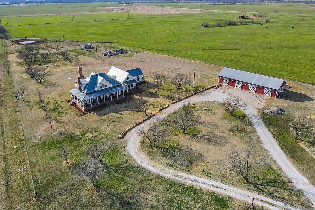 CountryChord's tweet photo. Wraparound porch >> https://t.co/QP19V5rvNr