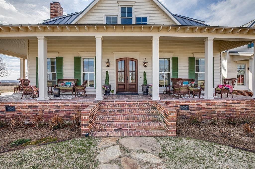 CountryChord's tweet photo. Wraparound porch >> https://t.co/QP19V5rvNr