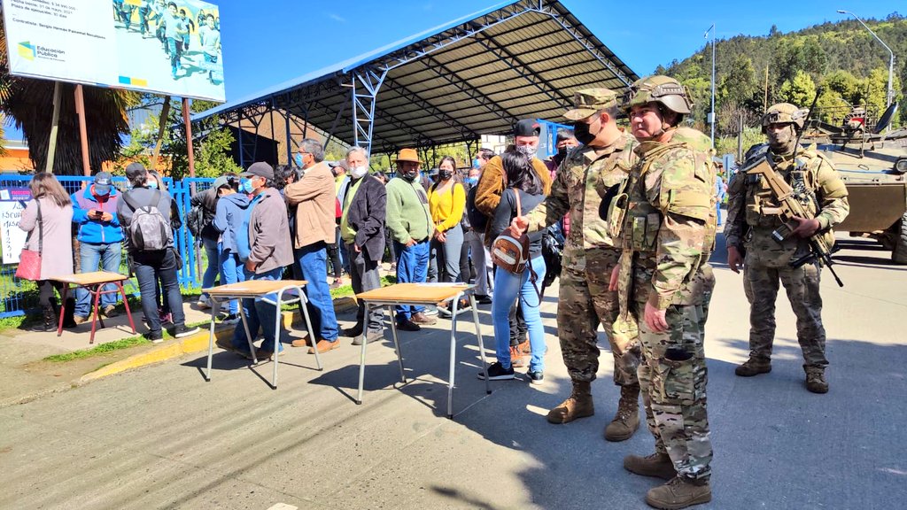 jedenabiobio's tweet photo. Efectivos de las Fuerzas Armadas y de Orden bajo el mando de la Jefatura de la Defensa, se encuentran colaborando en labores de #Seguridad durante el #PlebiscitoConstitucional en  Contulmo, dispositivo que fue supervisado por el CA Juan Pablo Zúñiga https://t.co/COsyho99ao