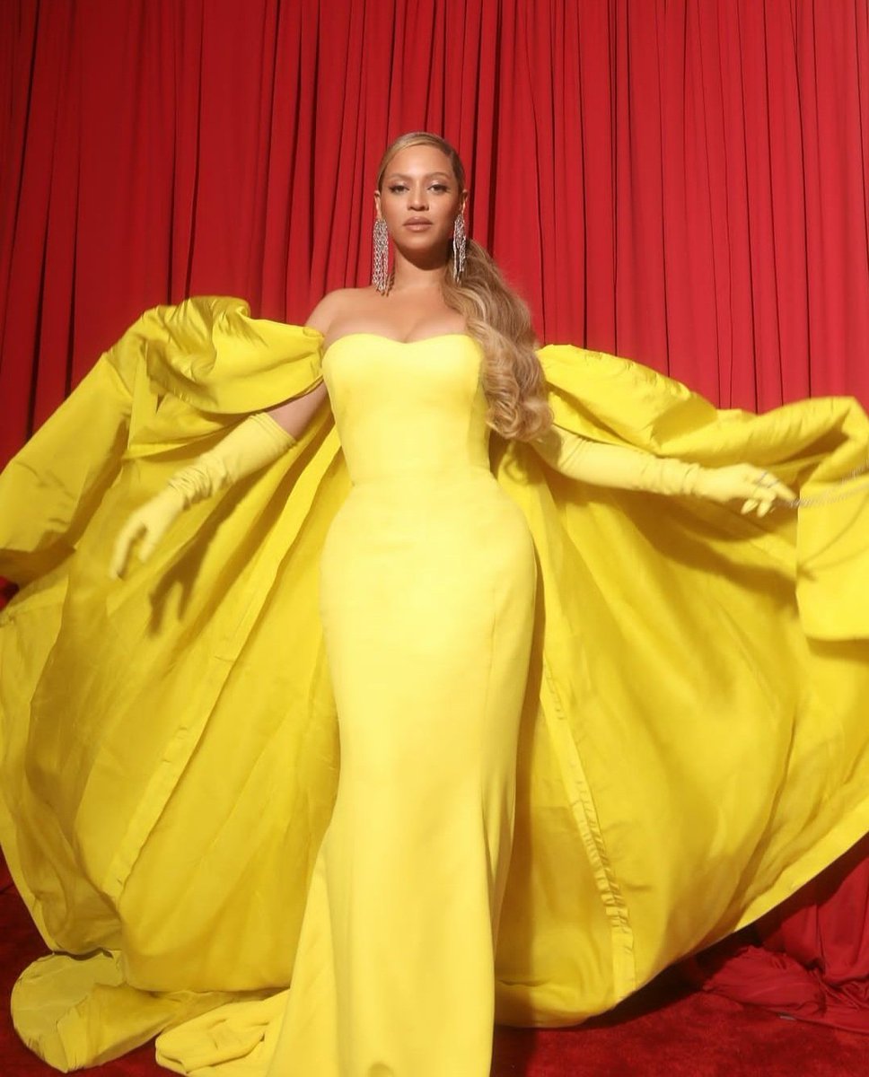 violadavis's tweet photo. Happiest of birthdays to the personification of Queendom. 👑🐝❤ https://t.co/PXPKvJpV7f