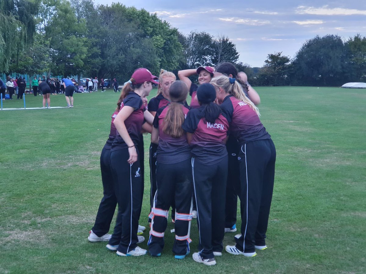 MaldenWndrsCC's tweet photo. The Robins are Surrey Slam Champions! A fantastic day, after winning the semi, they won a dramatic final with a Super Over. Congratulations to all the players and many thanks to the large group of supporters on the day. A team started last year are now champions! 🐦🏆 https://t.co/KV908kmFa7