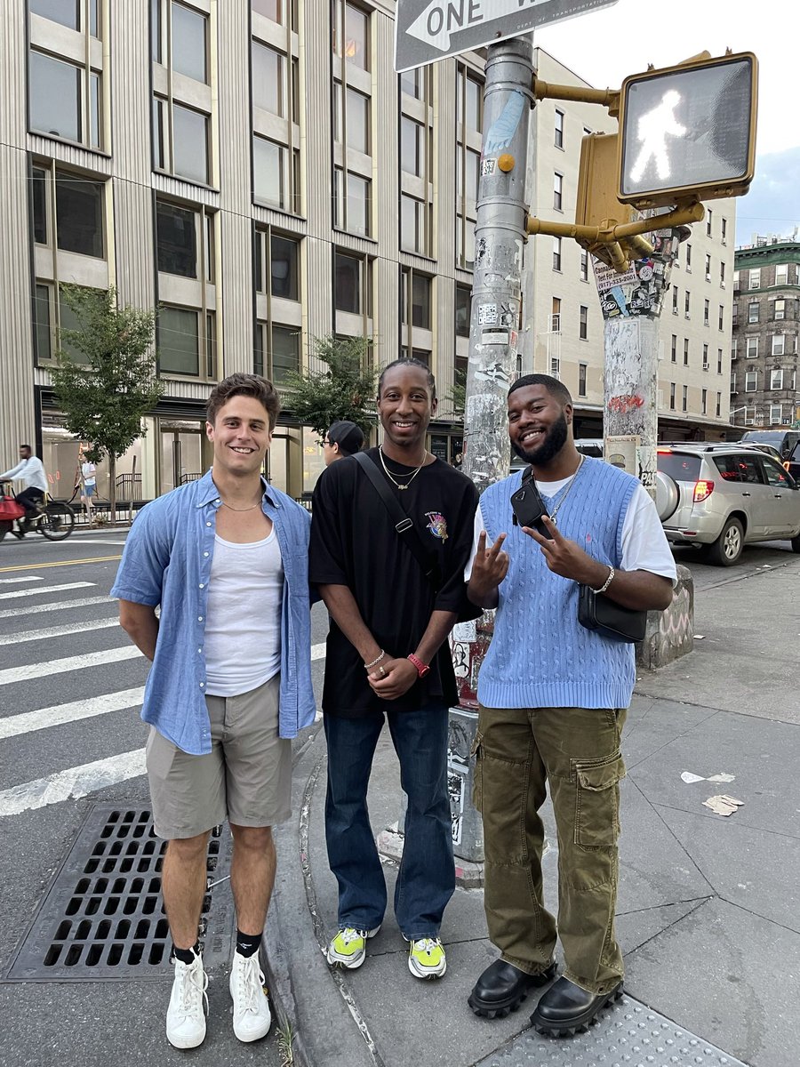 MichaelMTW23's tweet photo. Khalid was cool to meet. He’s a music inspiration for me https://t.co/HyrE8ZR4uQ