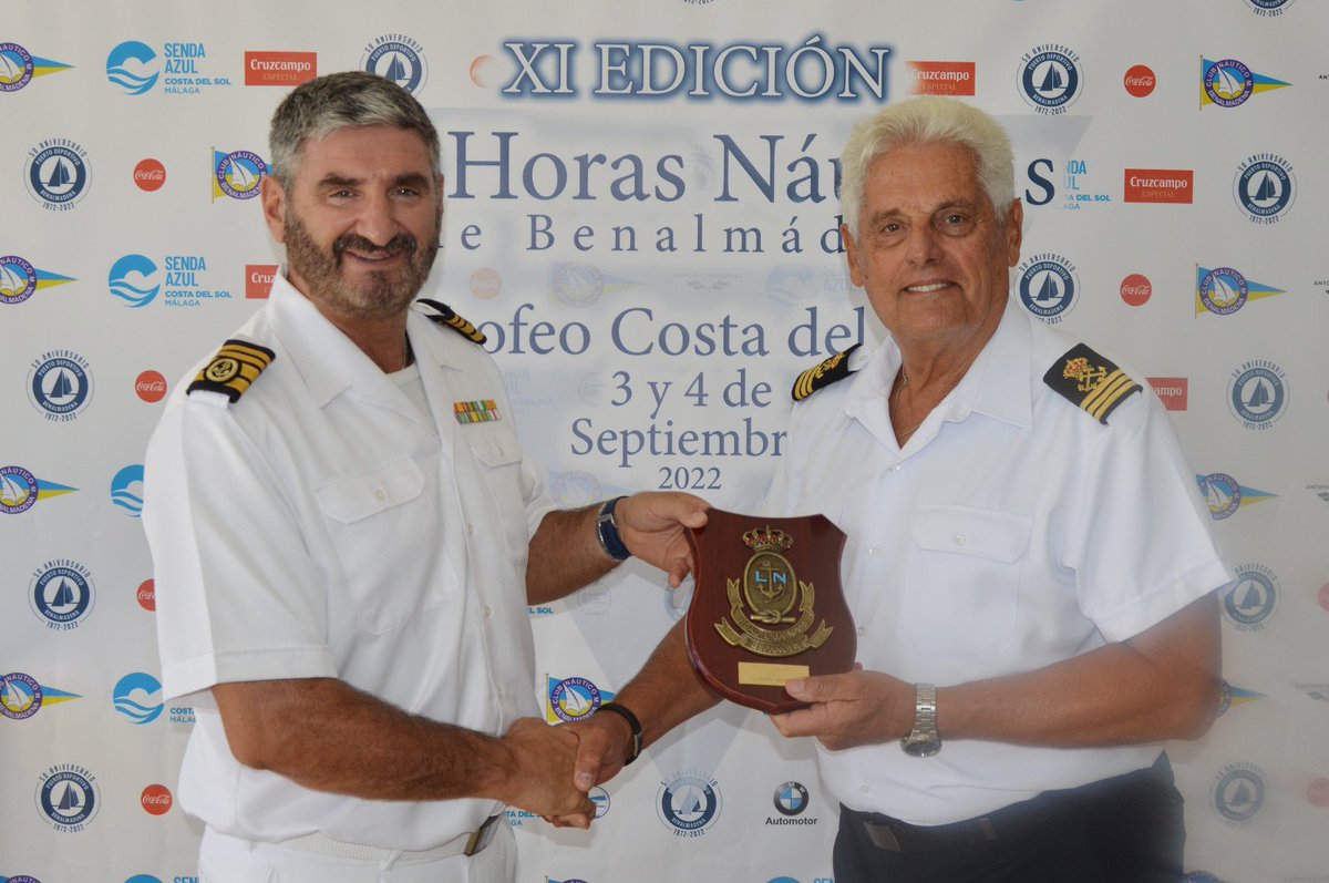 ElForoMaritimo's tweet photo. D. Antonio Sanz Fernandez, Comodoro de la @rlneinfo, ha entregado una placa de agradecimiento a Foro Marítimo, la cual ha sido recogida por su director,@hernanlapuente.Es un estímulo en nuestra labor de difusión y promoción de las actividades vinculadas con el mar.#RLNE https://t.co/JJHIXEe9P8