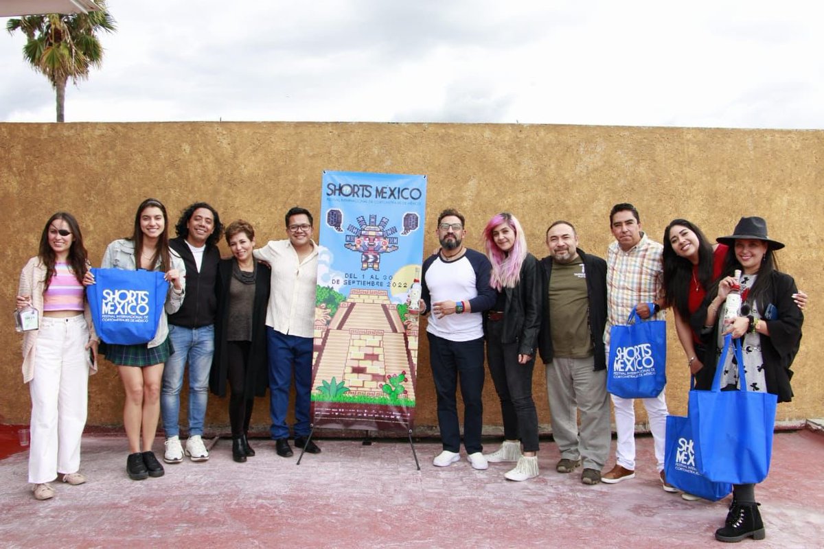 shortsmexico's tweet photo. GRACIAS a todos los patrocinadores que apoyan para dar el premio de la #Competencia de #Pitching @cttexp @CinecolorM @LCI_Corporativo #ip9 @ArtKingdom_ #bullet #shalala @facultaddecine #diablopanzon https://t.co/s3Ovh5J23f