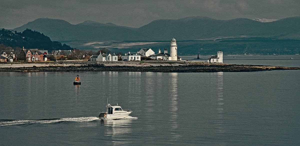 1r5's tweet photo. An old pic from 2008 recently re-edited. #TowardPoint Lighthouse near #Dunoon. Seen from the #Rothesay ferry on a very pleasant trip so long ago. https://t.co/TjGQ1AjE9q