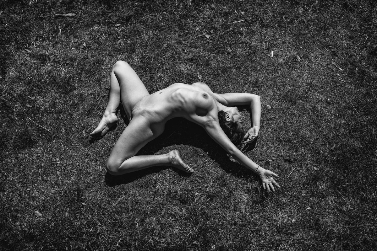 thedrippinhoney's tweet photo. Finding shapes
@dunkeltraum_
#artmodel #beautifulwoman #sensualpoetry #earth #nature #model #perspectiveplay #grounded #nudeart #nudity #skin #feminineenergy https://t.co/azoKNITlY0