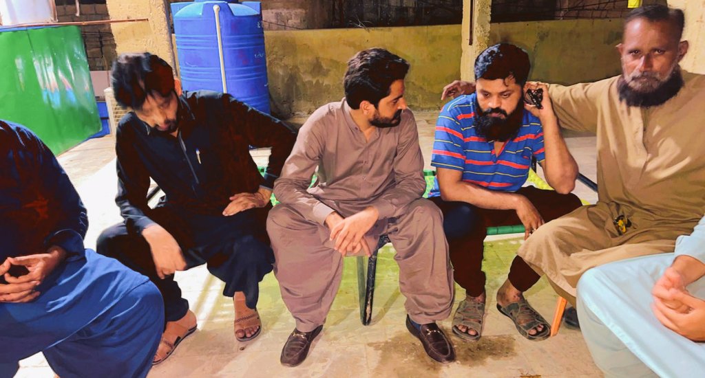 PPPCBKC3's tweet photo. پیپلز پارٹی ضلع کورنگی کے سیکٹری اطلاعات @JaniMemonPPP اور Ps124 کے @SaleemAwan_PPP سے #CBKC وارڈ 2 کے صدر @JamshaidKhanPPP اور وارڈ 4 کے صدر آصف کچھی کی ملاقات۔
بھٹائی کالونی کے مسائل پر بات چیت کی گئی اس موقع پر لالا قمر نزر ظہور علی نوازبھی موجود تھے
@SaeedGhani1 https://t.co/RFNLvUns5K