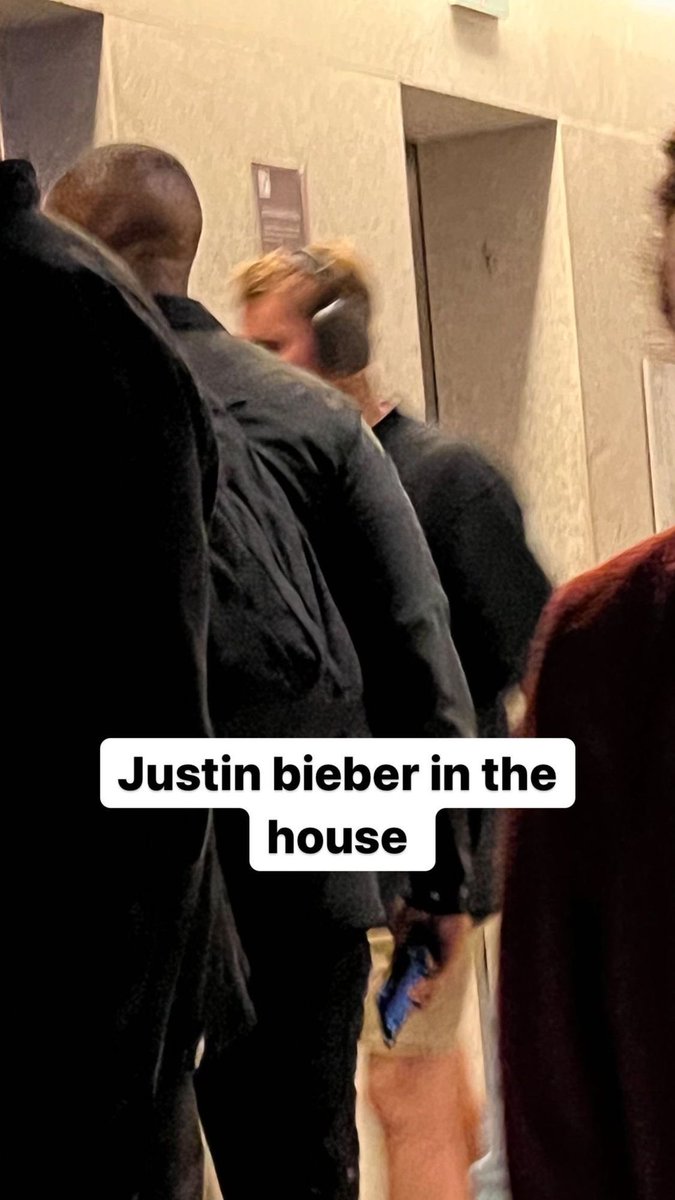 biebernovidade's tweet photo. PERFEITO! Justin Bieber no Rio de Janeiro. https://t.co/jDrDVqDBEk