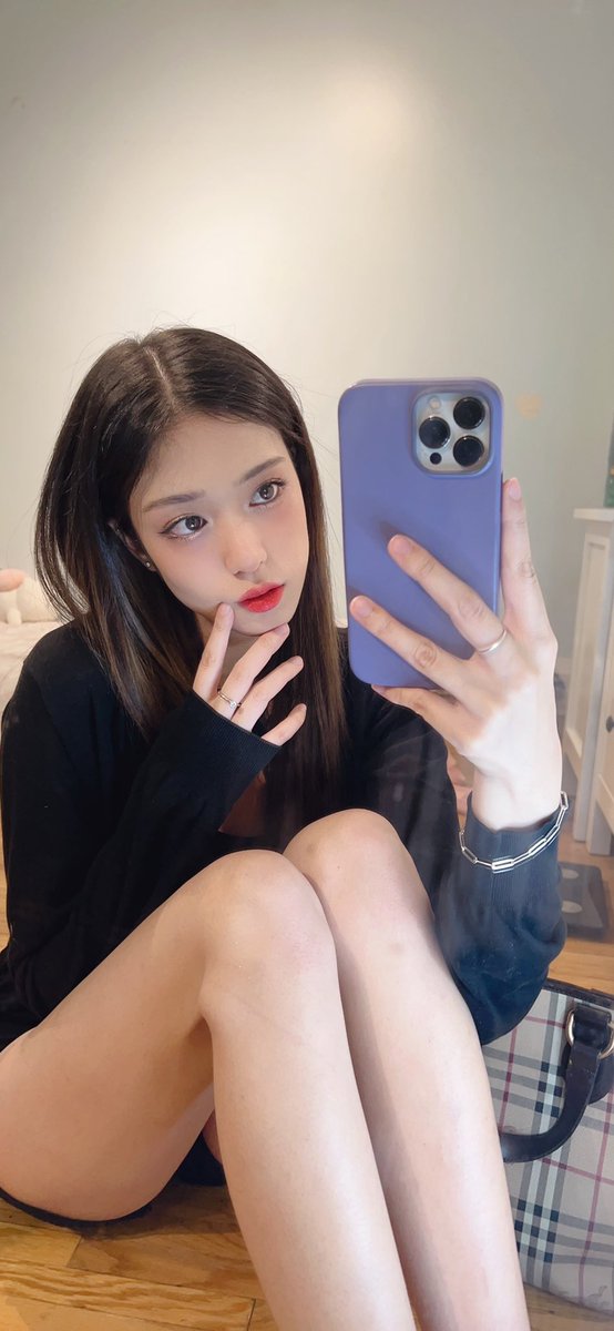 imvxcki's tweet photo. just a girl &amp; her can of raid 🤍 https://t.co/NChDF4hQgJ