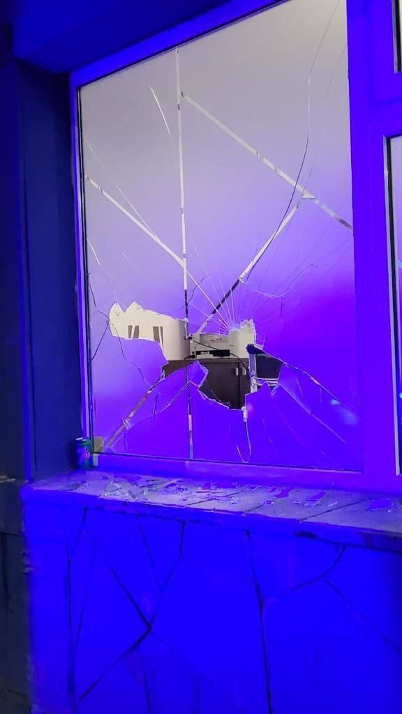 WalterVuotoTDF's tweet photo. Expresamos nuestro repudio a los actos de vandalismo perpetrados durante la madrugada del domingo en las oficinas de Tarjeta +U ubicadas en Roca 230. https://t.co/ajFn3XsGmM