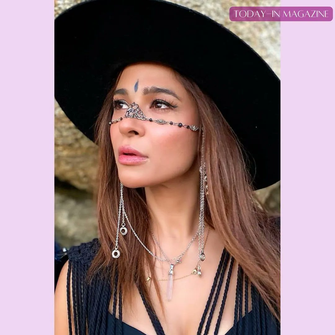 eTodayInPak's tweet photo. #AyeshaOmar is the true fusion fashion queen ❤️

#todayinpakistan #todayinmagazine #todayinworld #lollywood #actress #celebrity #actor #lollywood #lollywordstars #pakistan #showbiz #showbizindustry #stars #dramas #models #fashionicon https://t.co/olAlOc5RGh