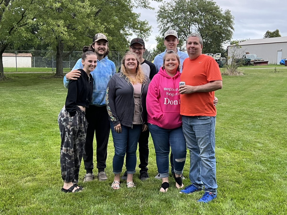 amanda_lipke2's tweet photo. I’ve learned to take more photos when we’re all together, you just never know when it’ll be the last time!
#Survivor
#WeGotThis
#CancerPickedTheWrongGirl
#YouTookMyTitsButIKickedYourAss
#FuckYouCancer
#NotDoneFighting
#FightLikeAGirl https://t.co/Bj5hlX2D0w