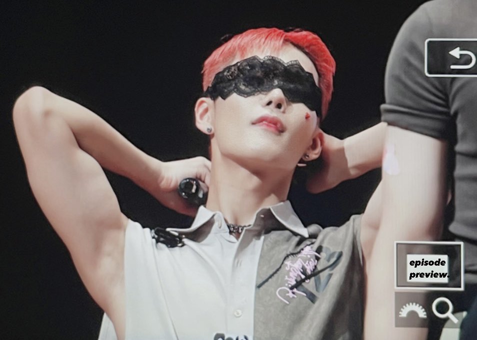 lilylvhoneyhun's tweet photo. excuse me https://t.co/EbVjYyDpAz