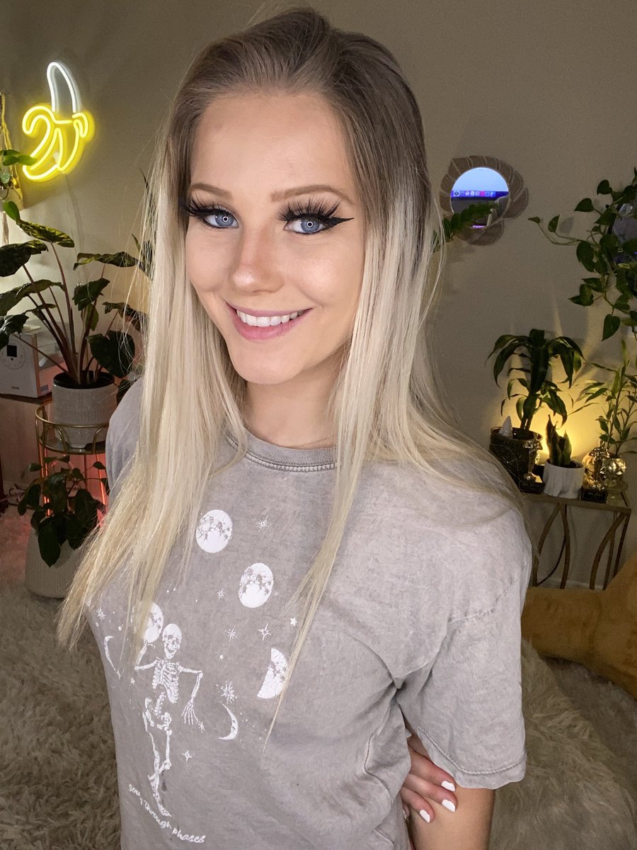 HotGirlsBook📸 on Twitter: "RT @Lexi_lluv: I’m live for a bit come finish up the weekend together