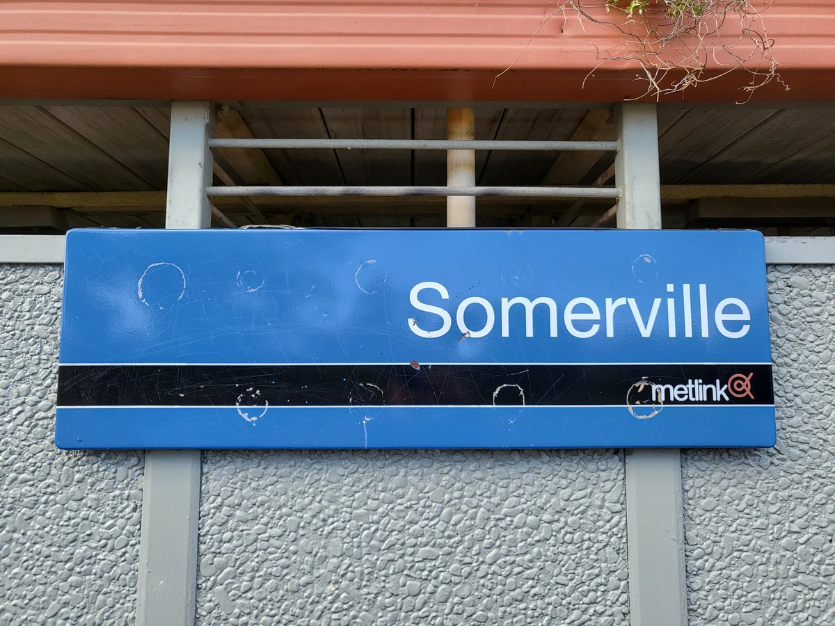 StonyPointLine's tweet photo. #Metlink signage makes a comeback at #Somerville. 

The newer signs seem to have been placed over the top of the old ones. 

#StonyPointLine #Somerville3912 https://t.co/ROaAwpa5oI