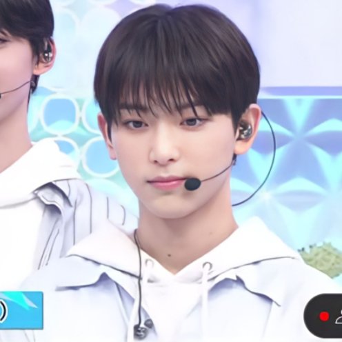 iluvseonw0o's tweet photo. he's so handsome. https://t.co/ECwjlnTNCA