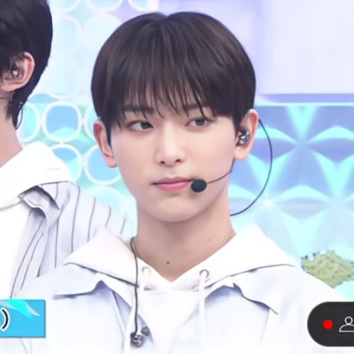 iluvseonw0o's tweet photo. he's so handsome. https://t.co/ECwjlnTNCA