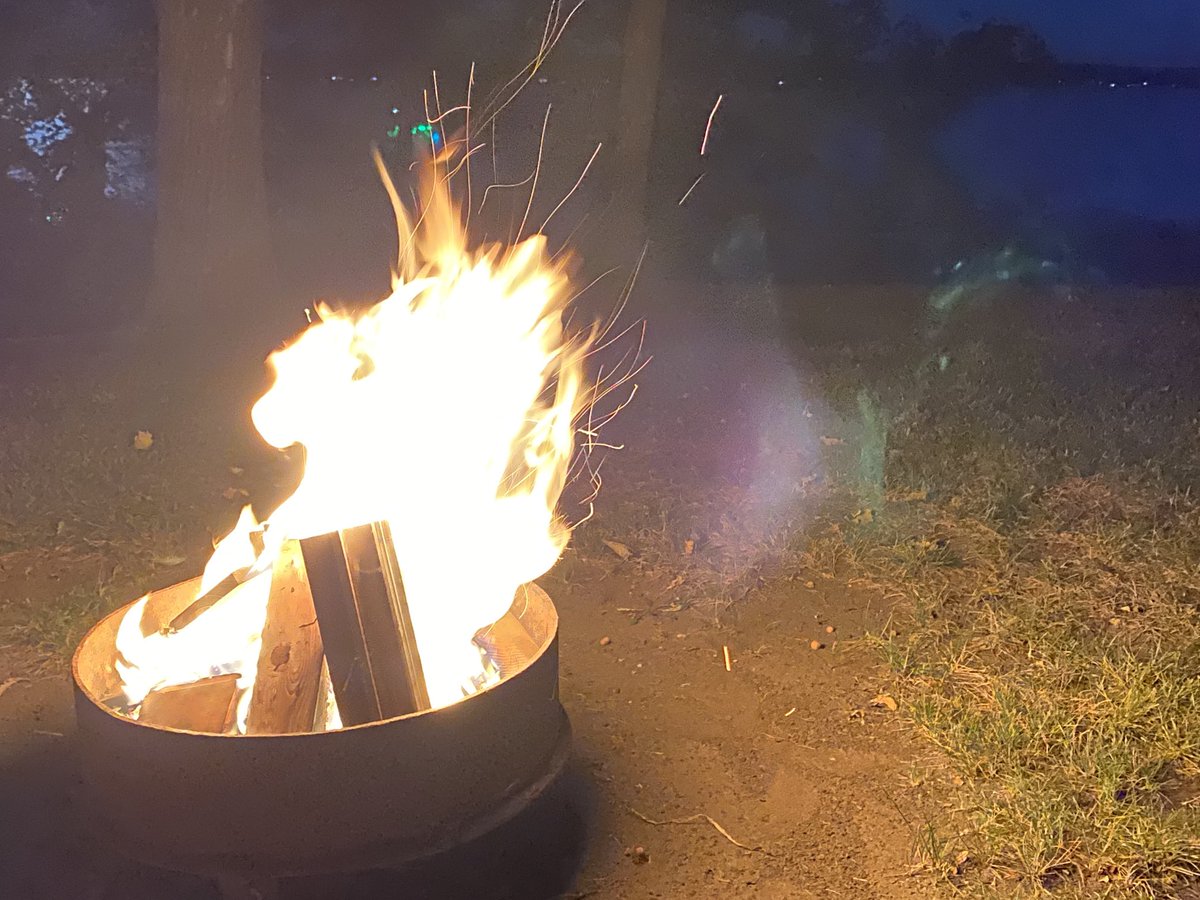 KristinGreyson's tweet photo. Perfect night to end the season @OtterTailCoMN. 😍❤️ #MNLakes @ExploreMinn 🌊🔥⛺️#MN https://t.co/cQiaLSUo8k