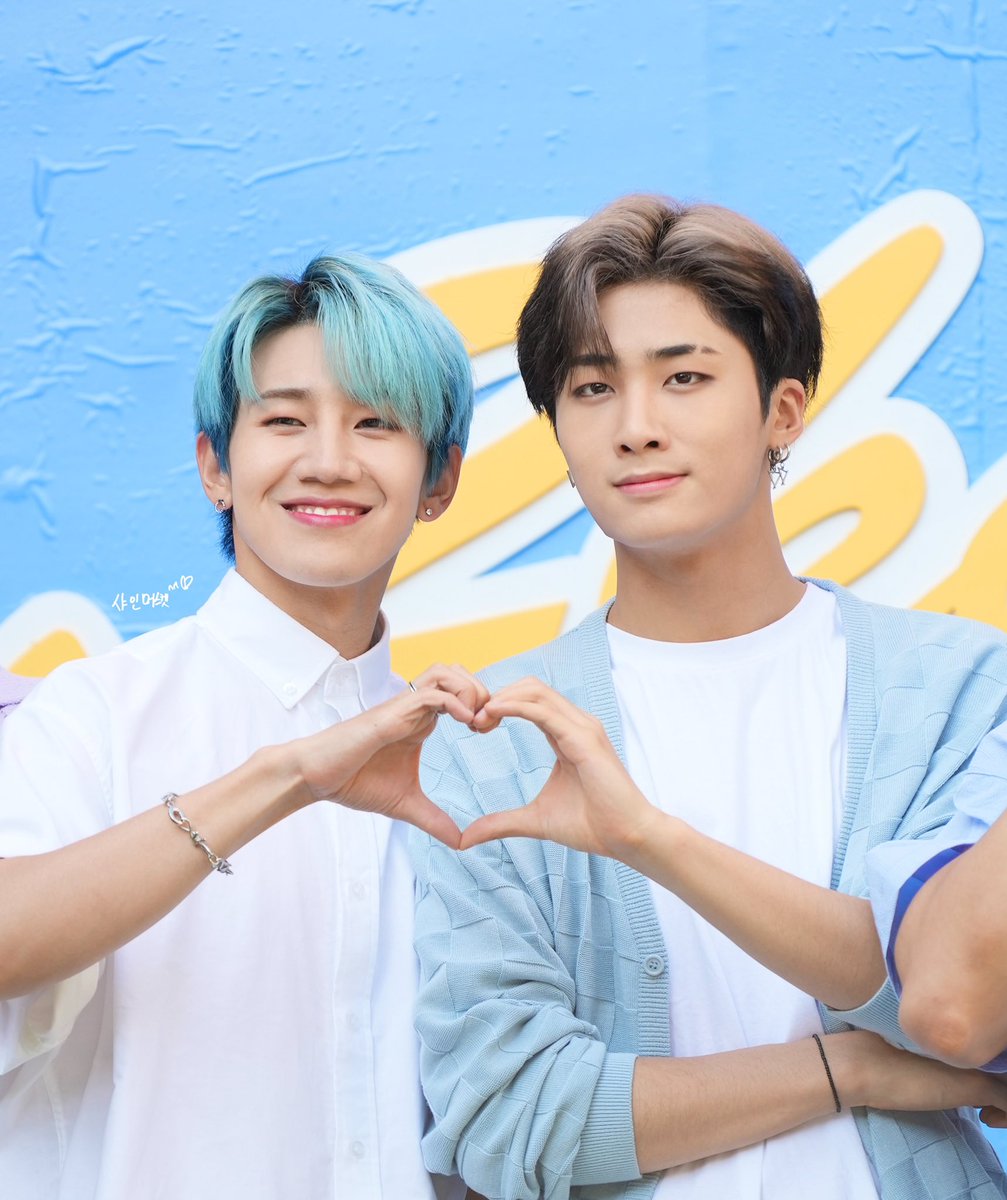 220621 2TAN 발매기념 유튜브 라이브 
우리 이쁜 맏막즈🫶🏻

<a href="/tan__official_/">TAN_official</a> #HOL_CS 
#이창선 #창선 #leechangsun 
#changsun #티에이엔 #TAN 
#지성 #김지성