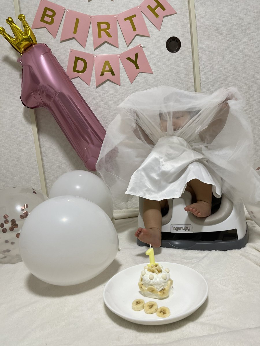 ayaka4415reo's tweet photo. 昨日は娘のbirthday🎂
小さな命が誕生して1年経ったんだなって思った

１日１日出来ることが増えて大変やけど
それ以上に、嬉しいことの方が多くて
パパとママのところに生まれてきてれてありがとう https://t.co/87D3L8gy4h