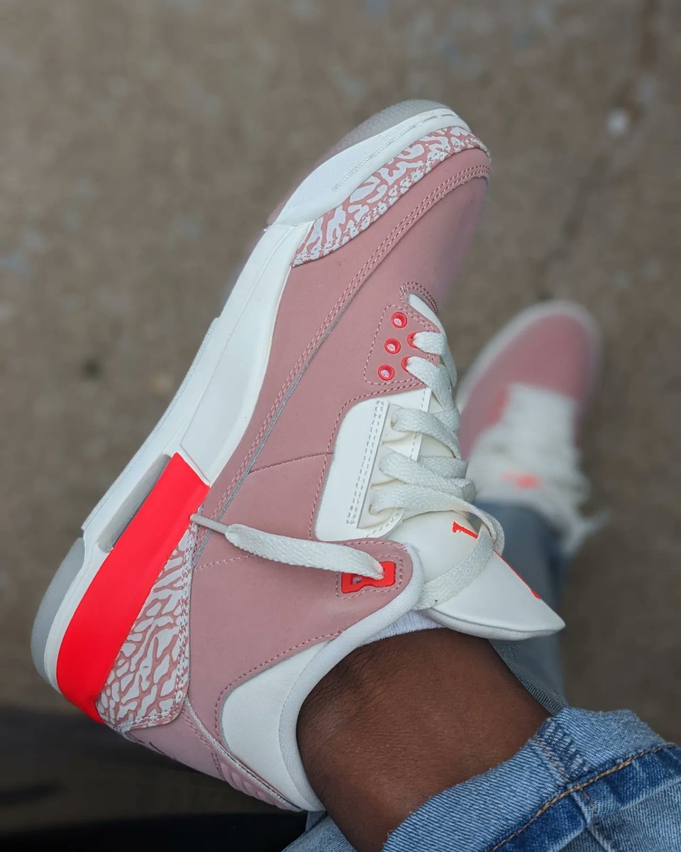 amcmath04's tweet photo. Sunday! #KOTD #Nike #AJ3 #RustPink #SeptemberSoles #ashwithkicks #snkrsliveheatingup #solesnangles #shoessofresh #thesolefirm #respectherstyle #blackgirlsneakerjoy #blackchickinkicks #sneakersisterhood #wearyoursneakers #girlwholovesneakers #yoursneakersaredope https://t.co/dopgW9IkYc