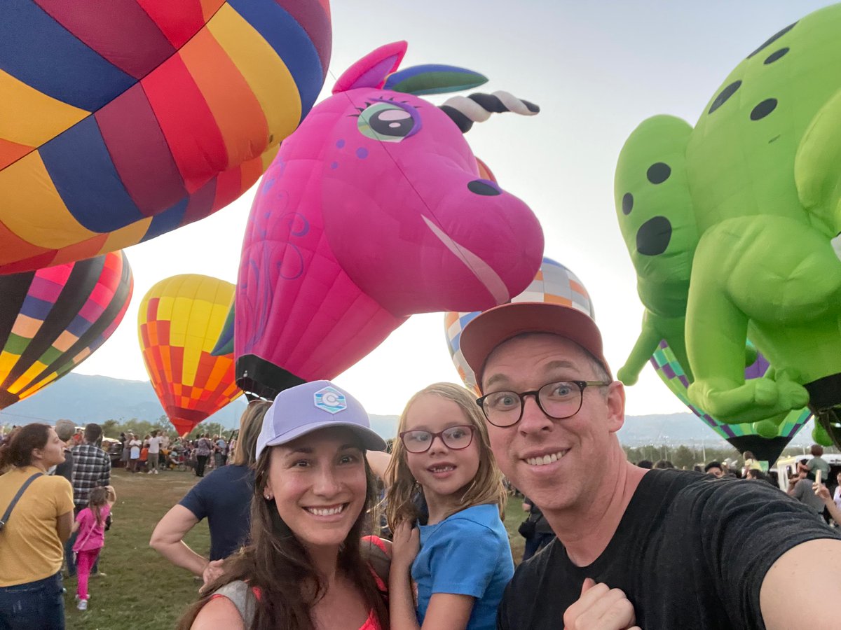chaseadams's tweet photo. Got some more good shots of the balloons for the Labor Day Lift Off! #ldlo https://t.co/Yokdlx7yV5