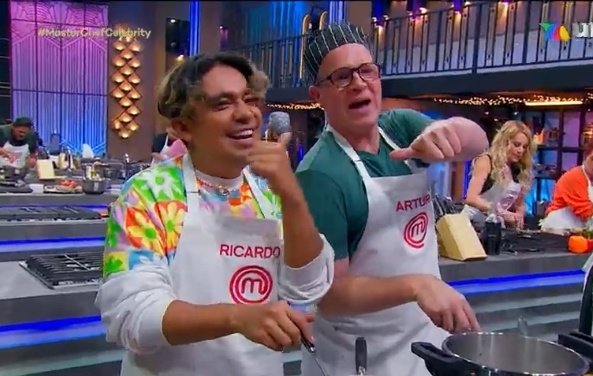 QueTeoAvisa's tweet photo. PEPE DICIÉNDOLE HERMANA A GAVITO Y GAVITO DICIENDOLE LOBAAAAA 😭🏳️‍🌈❤️
AYÚDENME, NO ESTOY SOPORTANDOOO!! 🥹❤️❤️❤️❤️

TURI THE BEST CHEF
#TeamGavito
#MasterChefCelebrity https://t.co/1HguBgjOVj