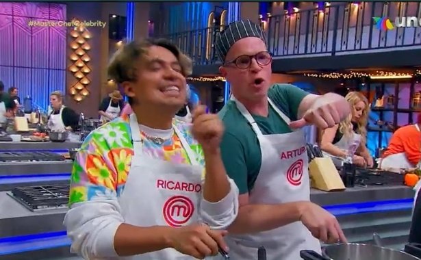 QueTeoAvisa's tweet photo. PEPE DICIÉNDOLE HERMANA A GAVITO Y GAVITO DICIENDOLE LOBAAAAA 😭🏳️‍🌈❤️
AYÚDENME, NO ESTOY SOPORTANDOOO!! 🥹❤️❤️❤️❤️

TURI THE BEST CHEF
#TeamGavito
#MasterChefCelebrity https://t.co/1HguBgjOVj