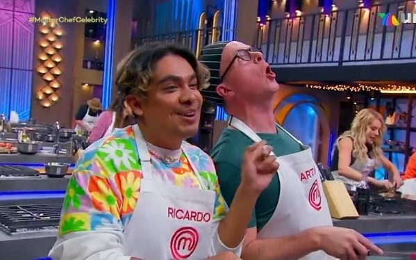 QueTeoAvisa's tweet photo. PEPE DICIÉNDOLE HERMANA A GAVITO Y GAVITO DICIENDOLE LOBAAAAA 😭🏳️‍🌈❤️
AYÚDENME, NO ESTOY SOPORTANDOOO!! 🥹❤️❤️❤️❤️

TURI THE BEST CHEF
#TeamGavito
#MasterChefCelebrity https://t.co/1HguBgjOVj