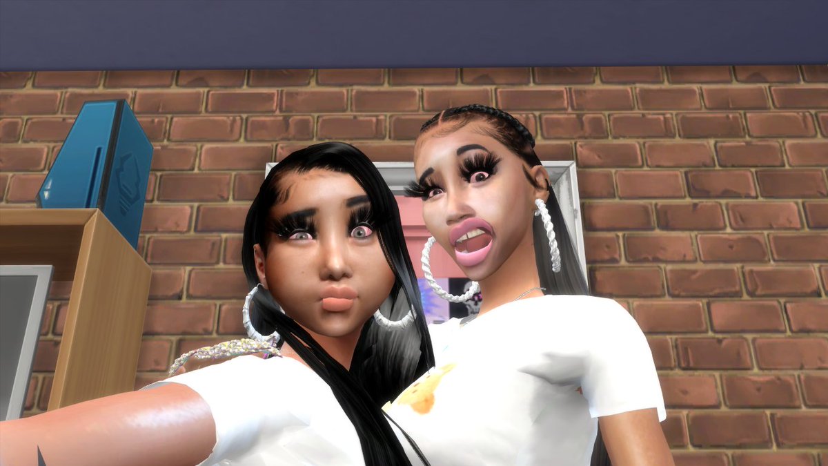 PrettyReaper93's tweet photo. Besties for life! Smoke session! #TheSims4 #HighSchoolYears #UrbanTeens #TreeTree https://t.co/9DGmWYJ5Gu