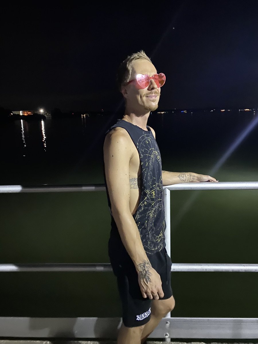 Poisonpath's tweet photo. Nighttime Adventures with my enchanted sunglasses โค๏ธ๐โจ
#witchinthecity #oceanwitch #floridawitch https://t.co/jtUjMxhIBp
