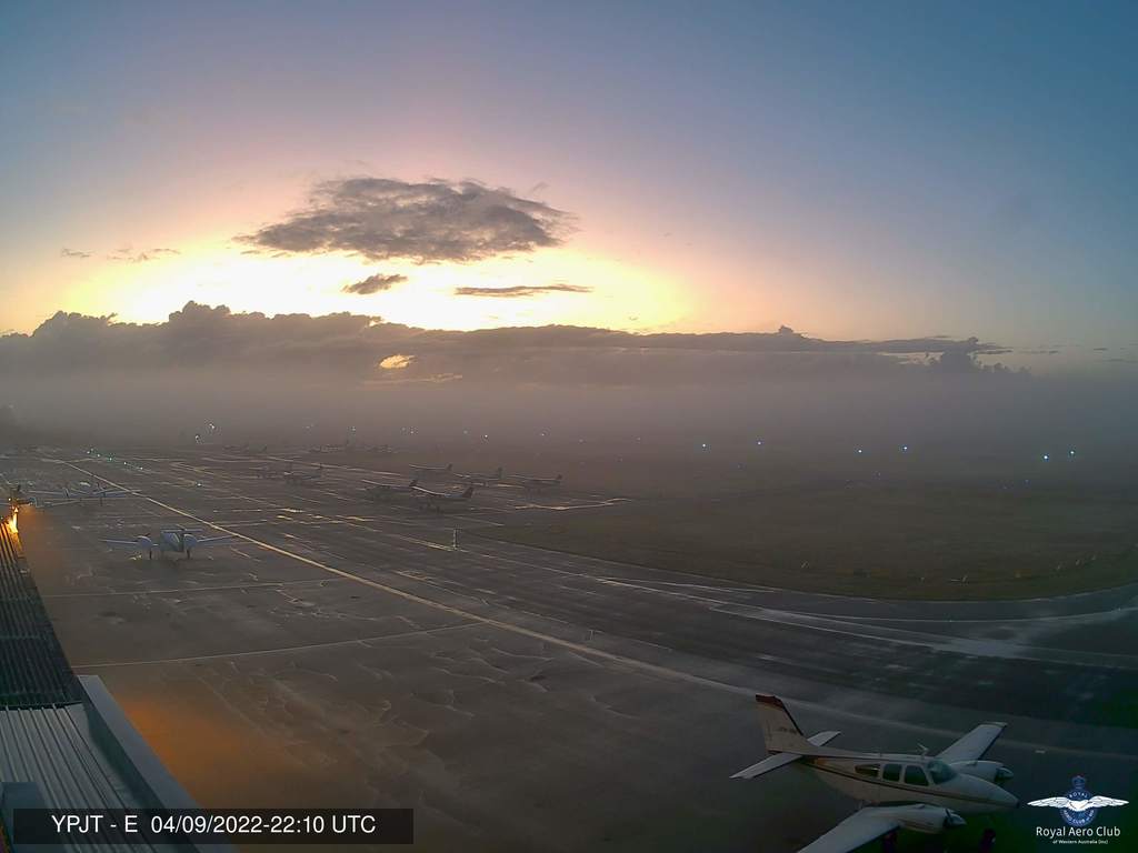 weather_wa's tweet photo. @WendyBirdOZ @ManjitK6987 @BunburyWeather @perthovalman @RKMac65 @baxlex @ImTheOnlyAstro @TrixieBelden_ @drstip @2017Ferret @paulmp @speedbird020 @Richard_Kreider @Sparrow_65 @sivideoaviation @Barnsy_Lisa @BigV2011WCE @wiccewicker @Rob_lebob @TheWAWG @aussie_robbob @N8aviation 😶‍🌫️#PerthFog #PerthSunrise #PerthWeather #JustAnotherDayInWA #WesternAustralia https://t.co/EzqqBk8RBD