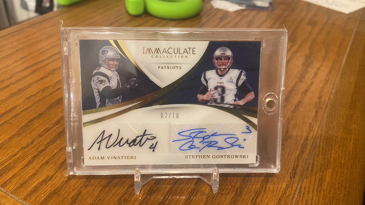 LostGlasses11's tweet photo. Pulled this out of the mailbox today… as a pats fan, I value these guys more than most… but for a thick card she’s in top notch shape, may visit Beckett soon @CardPurchaser .. stickers usually are a pass for me but the number inscription makes up for it #7SB’s https://t.co/npEqqsUMI8