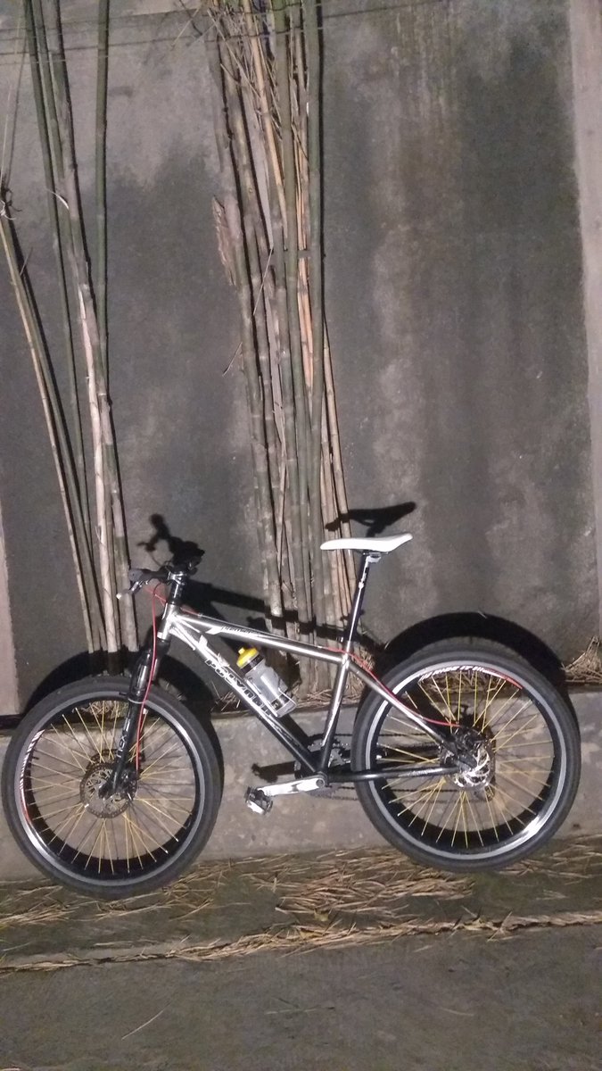 byt23_'s tweet photo. Finally,,bike stolen is back 
Terima kasih semua🙏🙏🙏🙏

@WESTBIKE_MESSENGER
@B2WIndonesia @B2WJakut
@IndonesiaBMA 

#ZEROpollution
#ZEROemission 
#POLYGONbike
#bikemessenger
#sustainablecitycourier https://t.co/hvzgr0MN8o