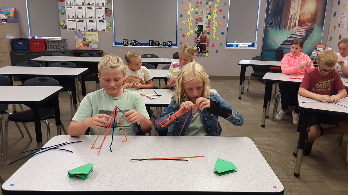 KristyGlade's tweet photo. The pipe cleaner challenge was full of critical thinking, teamwork, and fun @NSMSWolves! How high could you build your tower? #FlexTimeFun #STEM #NSMSrocks #seviersdstrong https://t.co/hbQnSKLdNB