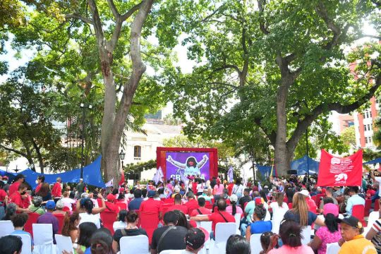 Venezuela: Realizan concentración en rechazo al intento de magnicidio contra la vicepresidenta Cristina Fernández
bit.ly/3BdMf9N

#PSUVPorTodaVenezuela