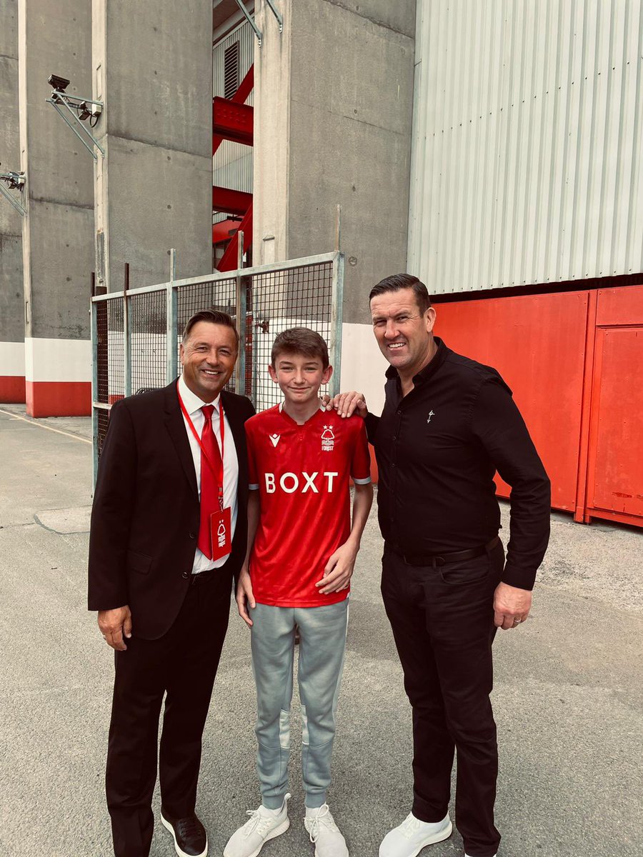 11alextaylor's tweet photo. Best moment of my day. Met the legends @nigeljemson @bignorms at the CG. Very nice and very calm. We’re in a rush to go to the fan zone though 

#crossley #jemson #nffc #forest #NFFC #youreds #PremierLeague #cityground https://t.co/7kCyNaGwo2