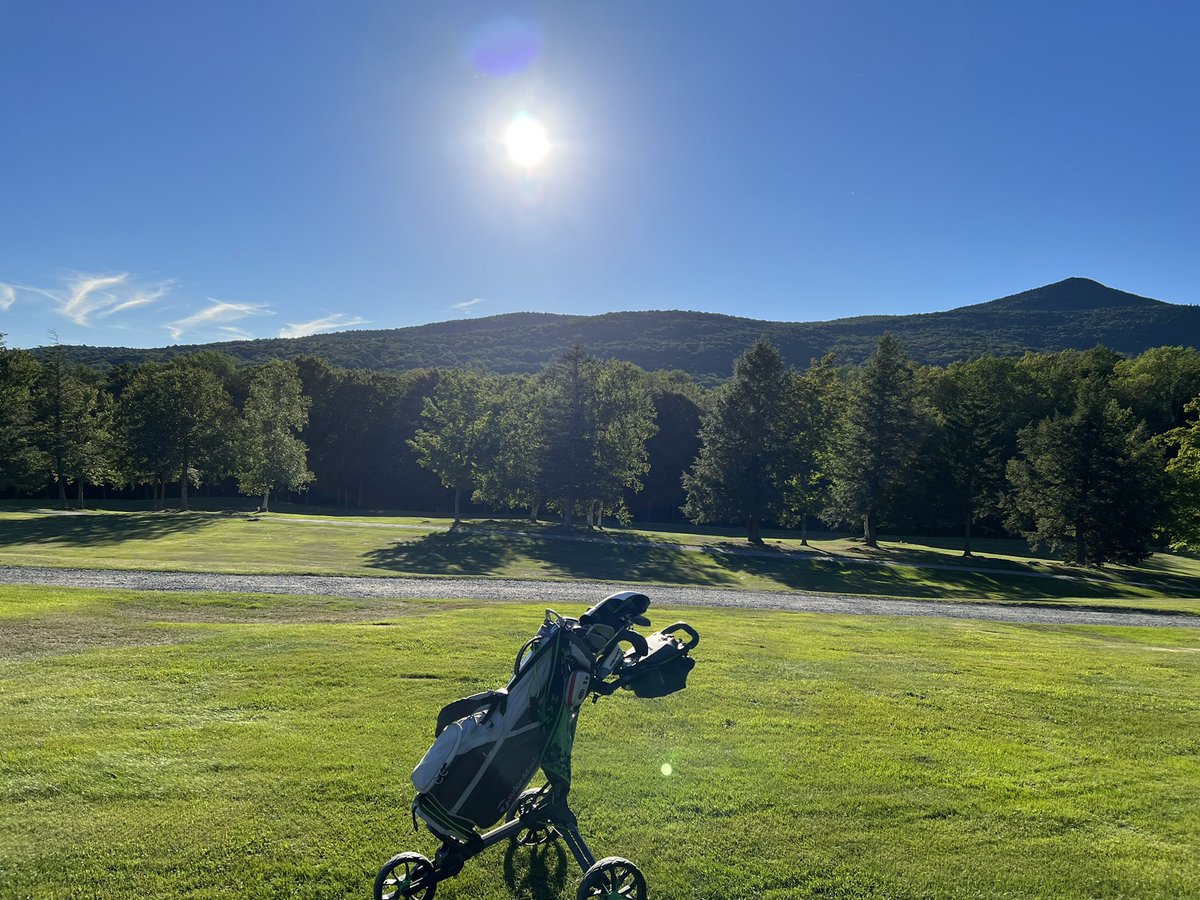 DrKarenKnudsen's tweet photo. Dear Green Mountains- TY for being the beautiful, serene place that I needed this weekend. A wonderful backdrop for the #ACSCEOchallenge to get active for #cancerprevention! #Vermont @haystackgolf @mountsnow https://t.co/Sz14BdxXkN