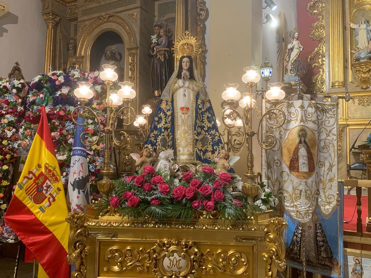 P_Valmojado's tweet photo. Esta tarde hemos acompañado a nuestra Virgen de la Misericordia en procesión por las calles de nuestro pueblo. 

Protege, Madre, a este Pueblo, a esta Parroquia, a su Hermandad y a la #ARCPirotecnicaLaAlegría 

¡Viva la Virgen de la Misericordia! ¡Viva la Piro! ¡Viva Valmojado! https://t.co/Mbd3VwfSGl