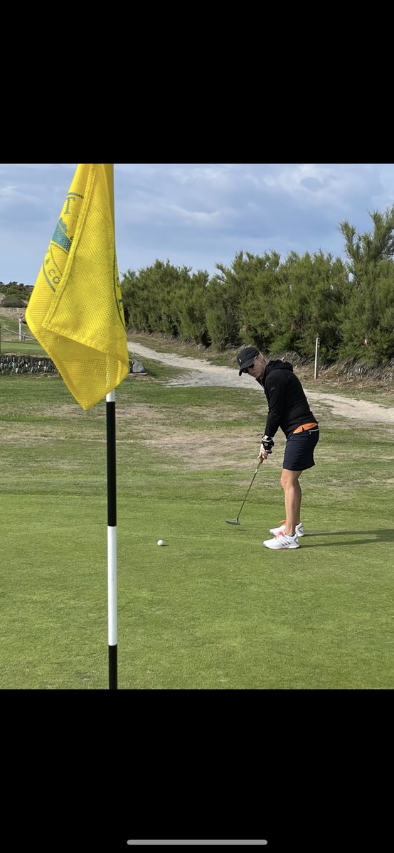 AldridgeMiranda's tweet photo. Injured runner 🏃🏼‍♀️ attempting to play golf! #healquickly #runnerdown #injuredrunner #golfbeginner #ThisGirlCan #golf #trevose https://t.co/zsbqOuw2y8