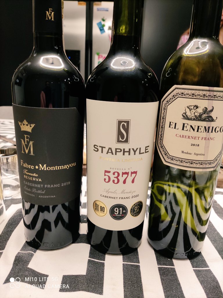 MatiasArielGom8's tweet photo. Nochecita de sábado con franc...y del bueno... Primero nos aseguramos la noche con el elixir del crack @alevigilmalbec @ElEnemigoWines , luego @bodegastaphyle partida limitada gran sorpresa... excelente producto, y cerramos con @FabreMontmayou reserva terruño que nunca falla. https://t.co/rzxRW81W4W
