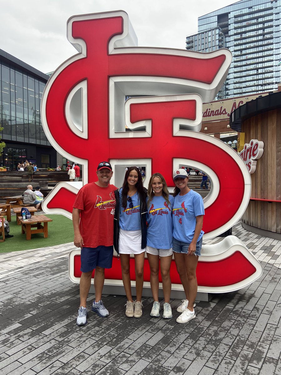 alaughter0999's tweet photo. We had a blast &amp; @PujolsFive hit 6️⃣9️⃣5️⃣ ⚾️⚾️⚾️ https://t.co/jgyg57uNhA