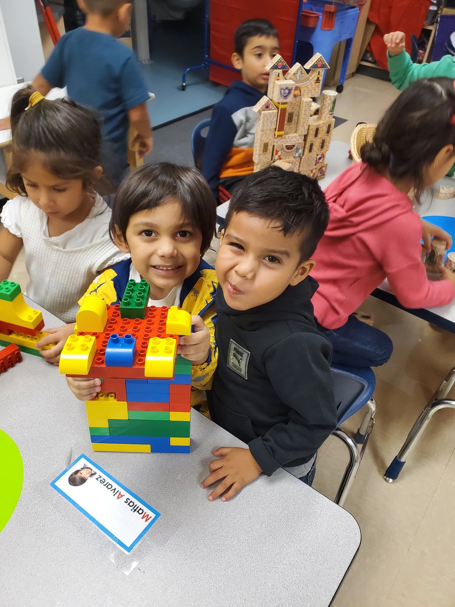 pandulce71's tweet photo. Our littles learning 21st century skills (collaboration, communication, critical thinking and creativity) through play-based learning at Farias ECC. @mnevarezsolis @FARIASECC https://t.co/oswzh0asNr